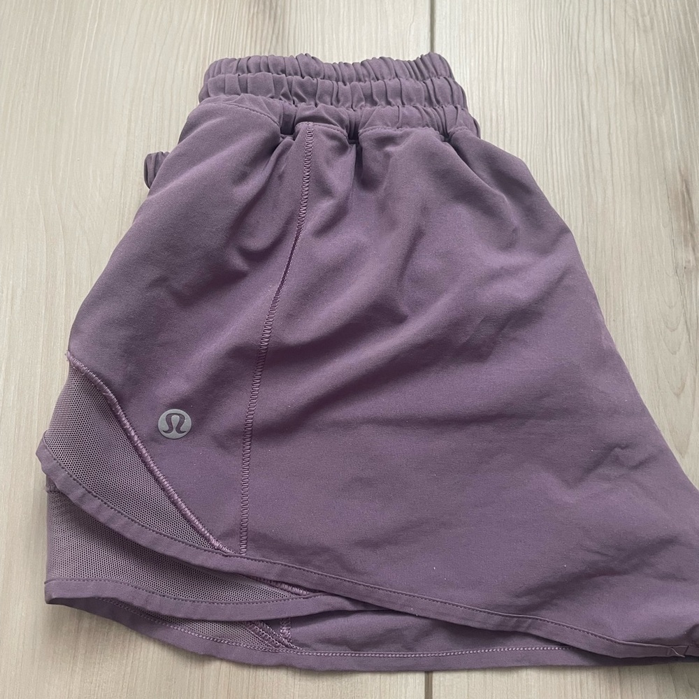 Lululemon Hotty Hot low rise lined 2.5